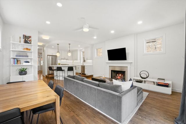 1041 N Leavitt Street 1, Chicago, IL 60622
