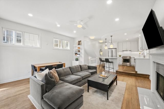 1041 N Leavitt Street 1, Chicago, IL 60622