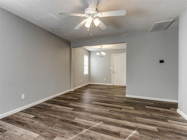 517 E Kerr Drive, Midwest City, OK 73110