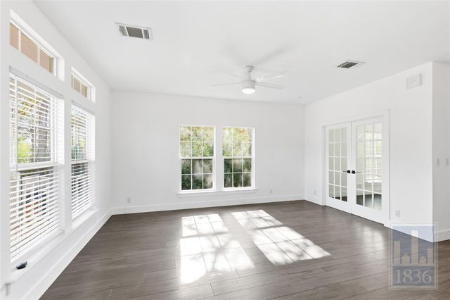 1116 Lott Ave 1, Austin, TX 78721