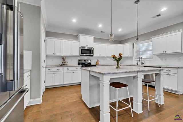 438 Newport Avenue, Kathleen, GA 31047