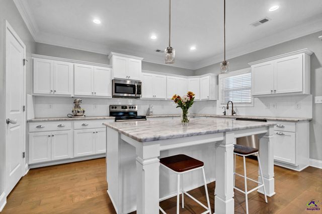 438 Newport Avenue, Kathleen, GA 31047