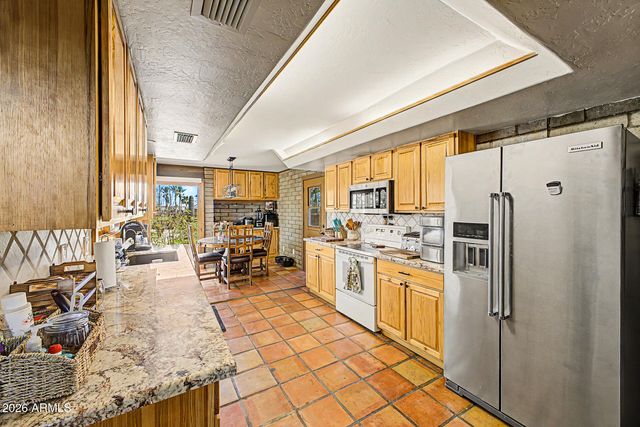 6510 E Dixileta Drive, Cave Creek, AZ 85331