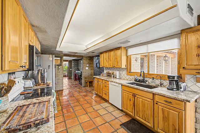 6510 E Dixileta Drive, Cave Creek, AZ 85331