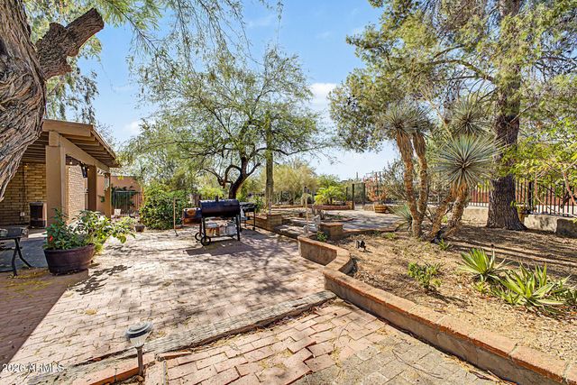 6510 E Dixileta Drive, Cave Creek, AZ 85331
