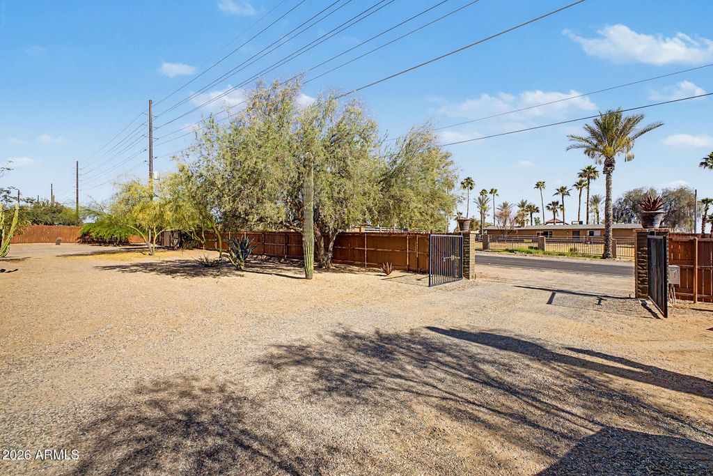 6510 E Dixileta Drive, Cave Creek, AZ 85331