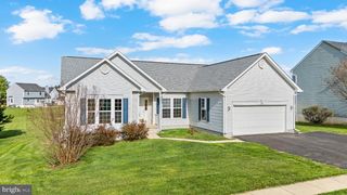 156 CROSSWINDS DR, Charles Town, WV 25414