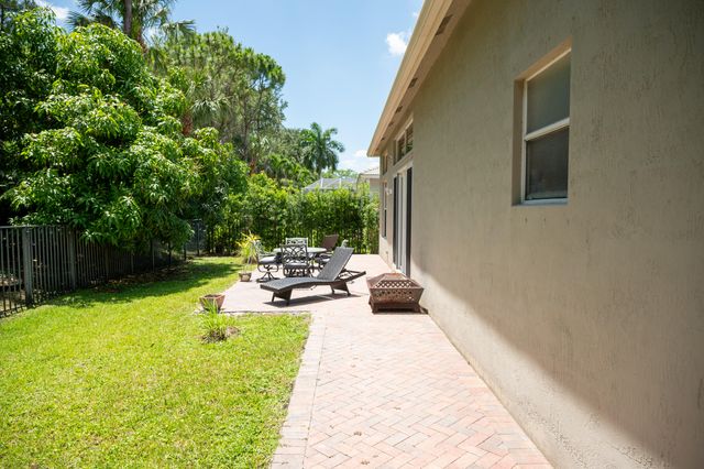 10122 Oak Meadow Lane, Lake Worth, FL 33449