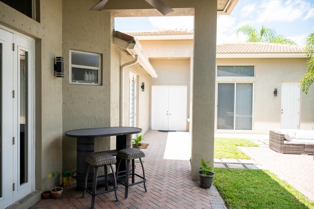 10122 Oak Meadow Lane, Lake Worth, FL 33449