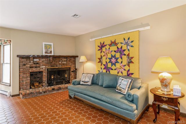 32 Lower Cross, Shoreham, NY 11786