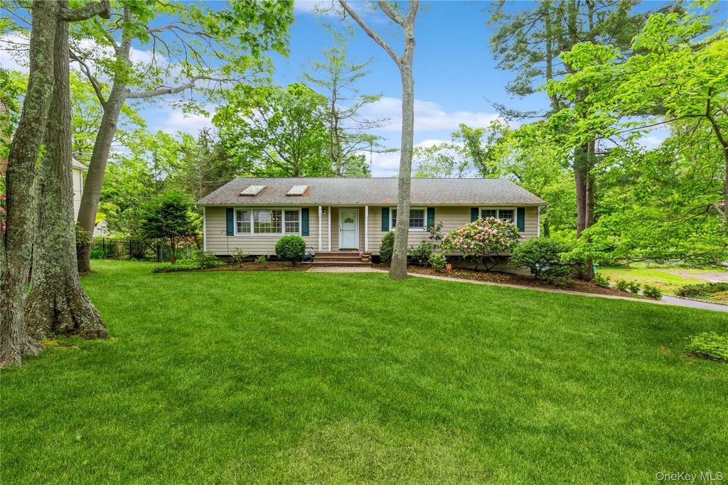 32 Lower Cross, Shoreham, NY 11786