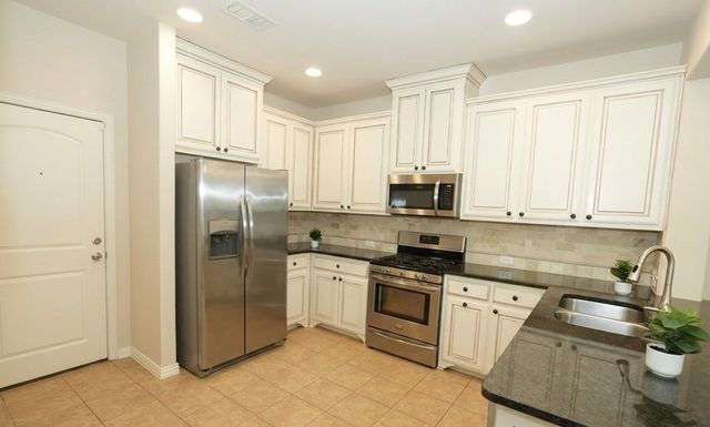 3911 Cascade Sky Drive, Arlington, TX 76005