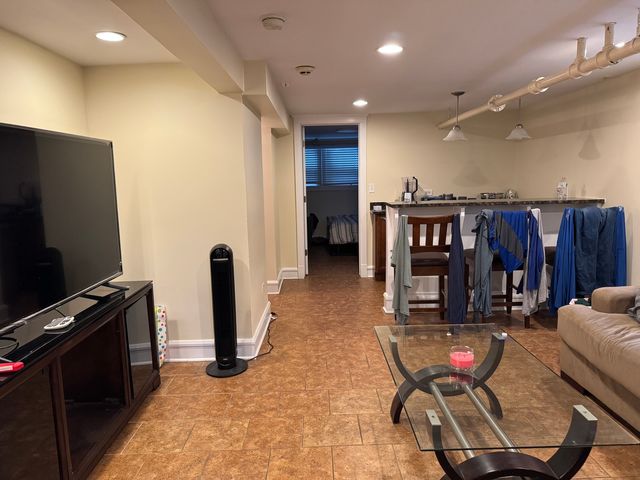 207 W Quincy Street GARD, Riverside, IL 60546