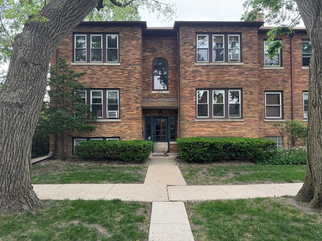 207 W Quincy Street GARD, Riverside, IL 60546