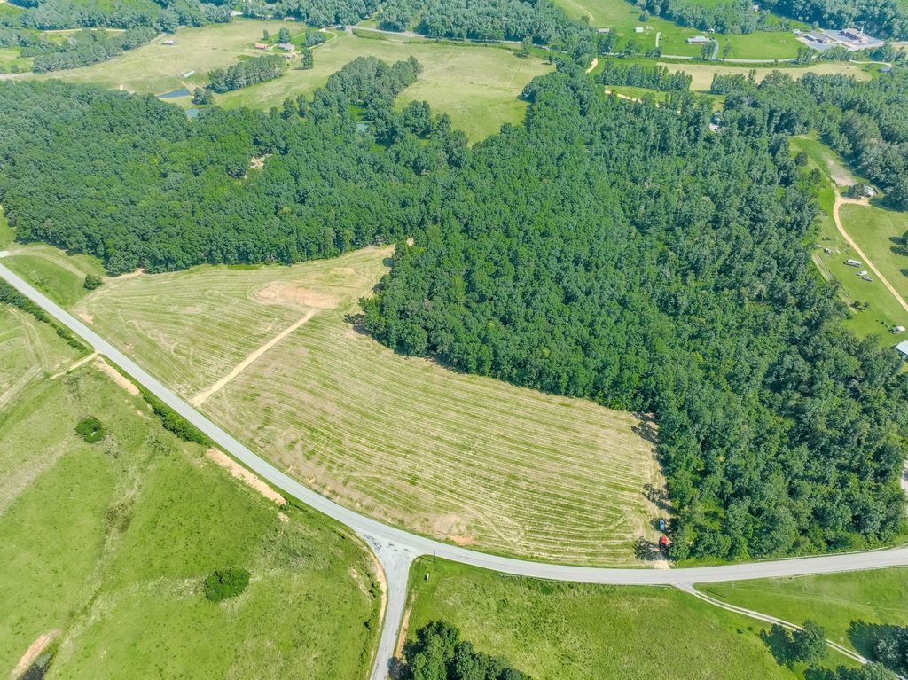 1479 Railroad Bed Rd, Collinwood, TN 38450