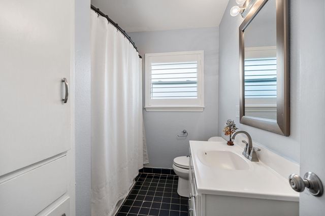 1214 W 31st Street, Houston, TX 77018