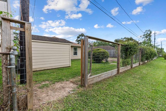 1214 W 31st Street, Houston, TX 77018