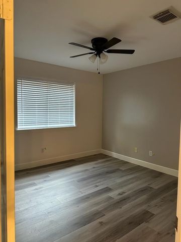 1027 S Wellsford Drive, Pearland, TX 77584