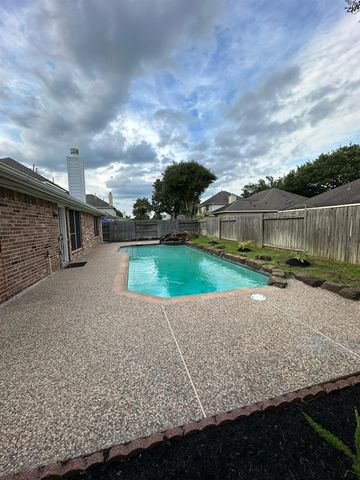 1027 S Wellsford Drive, Pearland, TX 77584