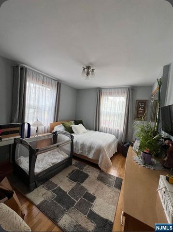 80 Caruth Avenue, Elmwood Park, NJ 07407