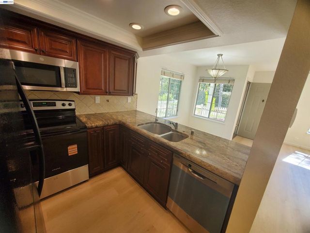 7432 Oxford Cir, Dublin, CA 94568