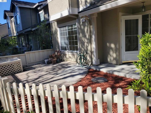 7432 Oxford Cir, Dublin, CA 94568