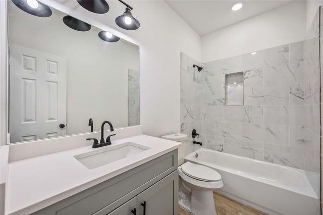 4139 Brinkley Street A-B, Houston, TX 77051
