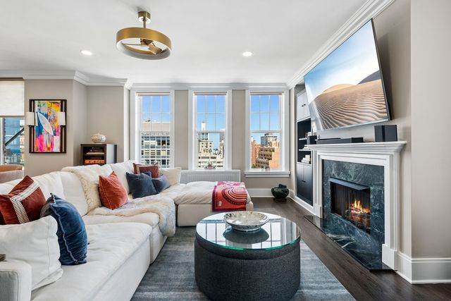 20 E Cedar Street 17C, Chicago, IL 60611