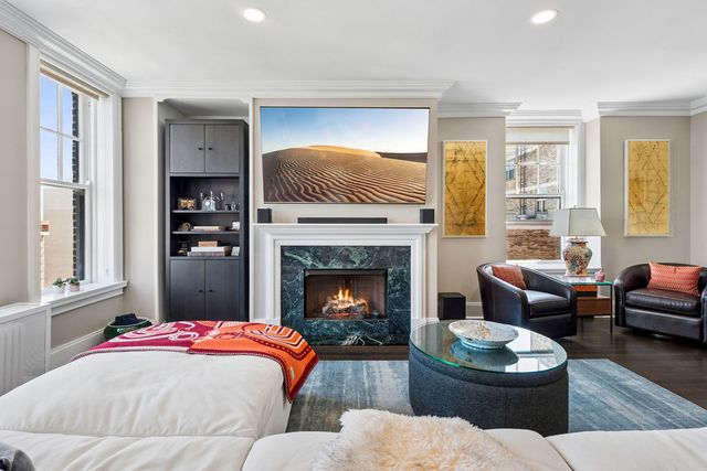 20 E Cedar Street 17C, Chicago, IL 60611