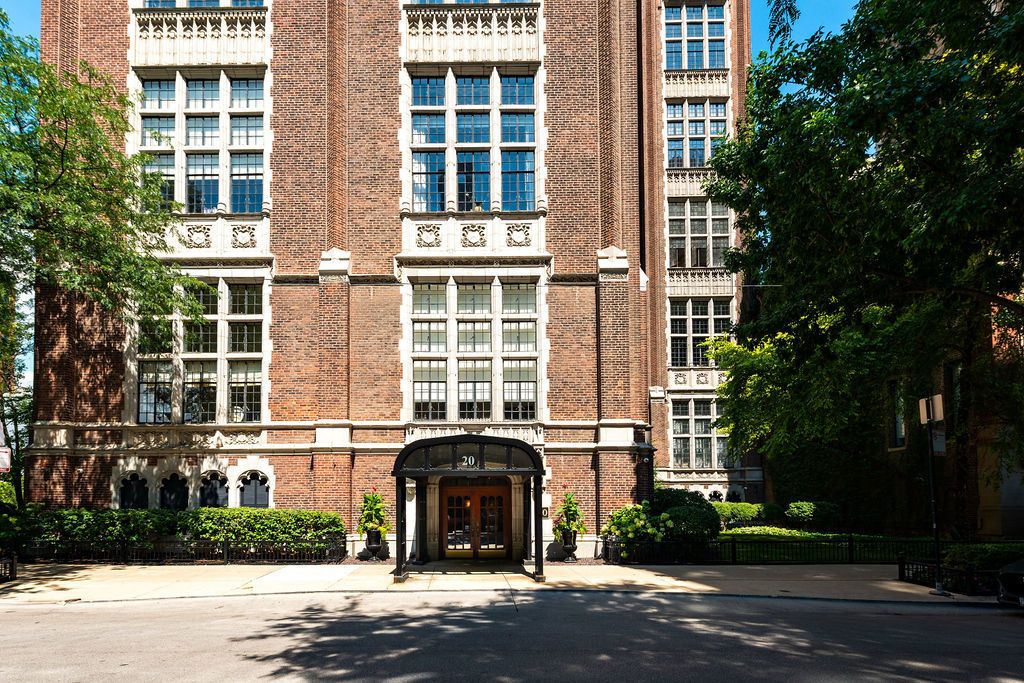 20 E Cedar Street 17C, Chicago, IL 60611
