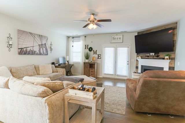 6430 Hickory Bell Dr, Murfreesboro, TN 37128