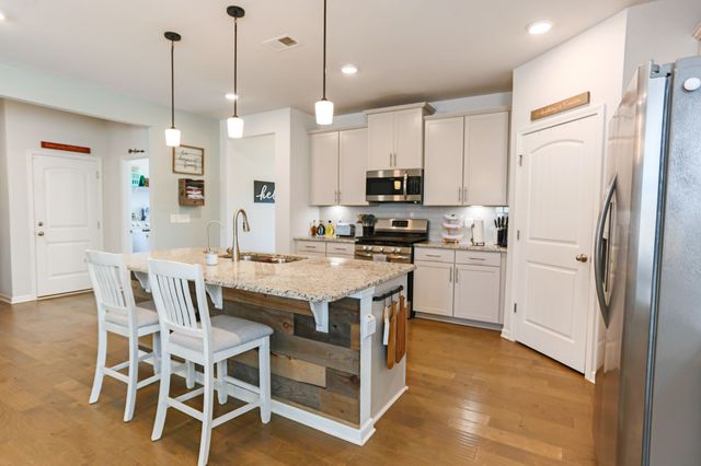 6430 Hickory Bell Dr, Murfreesboro, TN 37128