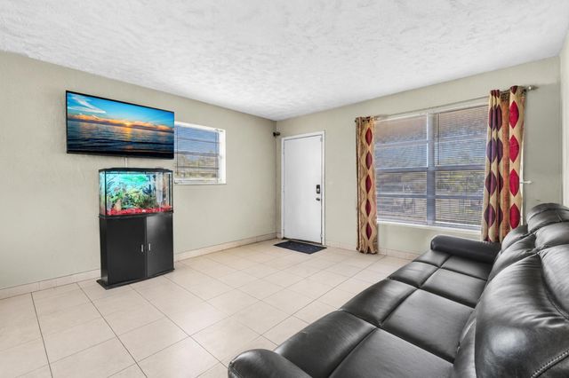 2743 NW 2nd Street, Boynton Beach, FL 33435