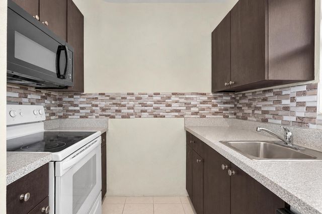 2743 NW 2nd Street, Boynton Beach, FL 33435