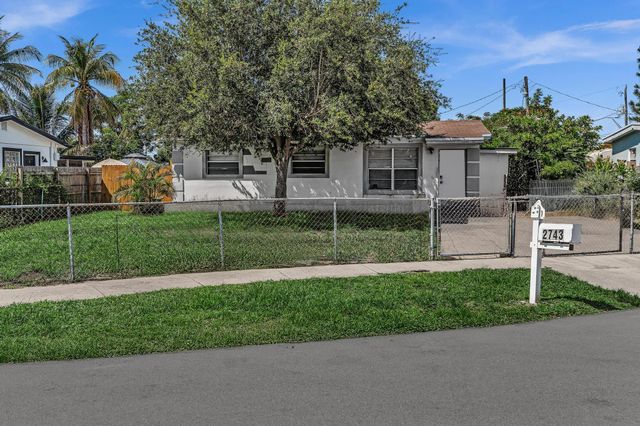 2743 NW 2nd Street, Boynton Beach, FL 33435