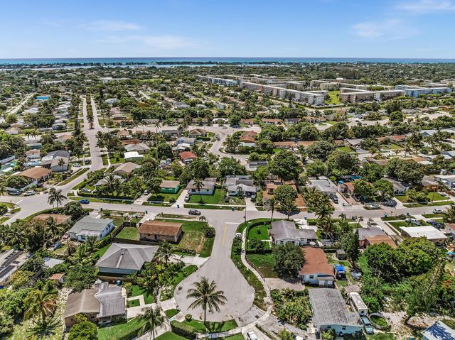 2743 NW 2nd Street, Boynton Beach, FL 33435