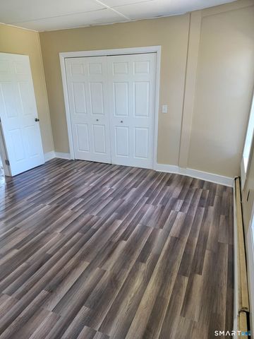 27 Railroad Street, Putnam, CT 06260