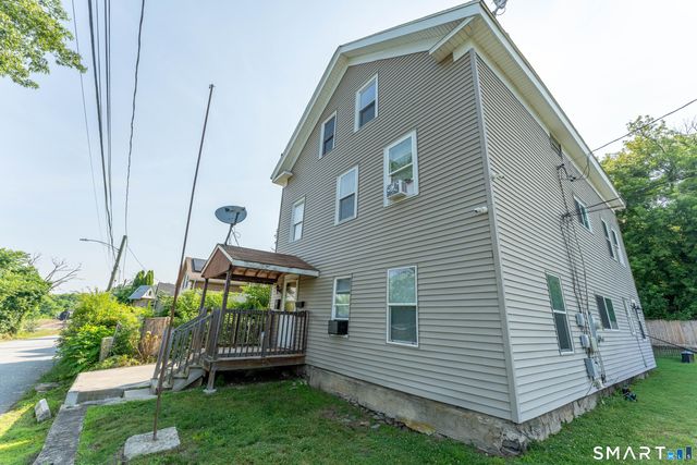 27 Railroad Street, Putnam, CT 06260