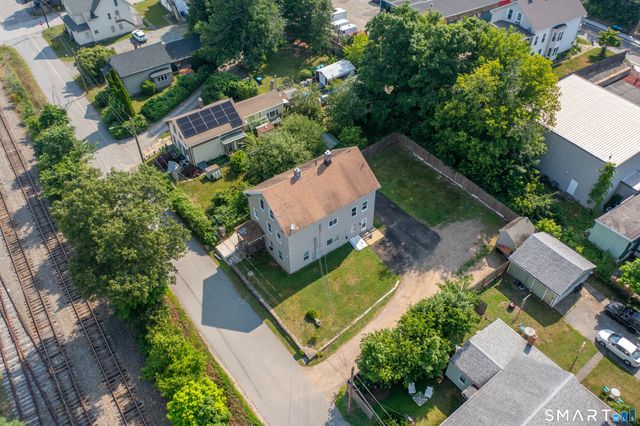 27 Railroad Street, Putnam, CT 06260