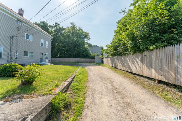 27 Railroad Street, Putnam, CT 06260