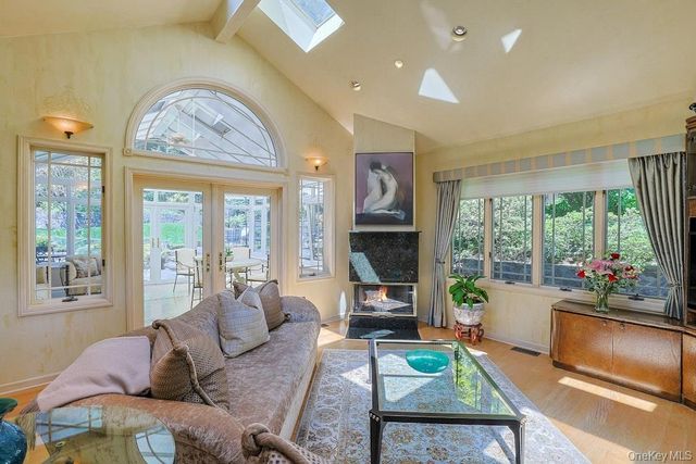 1 Rock Hill Lane, Scarsdale, NY 10583