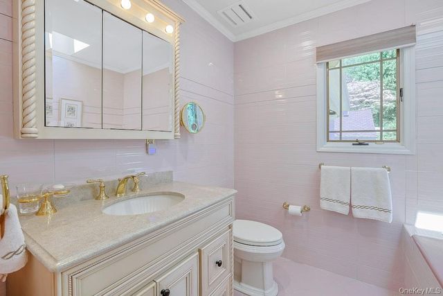 1 Rock Hill Lane, Scarsdale, NY 10583