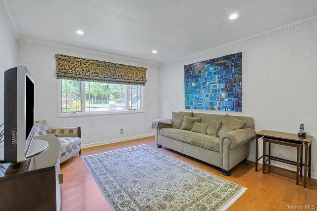 1 Rock Hill Lane, Scarsdale, NY 10583