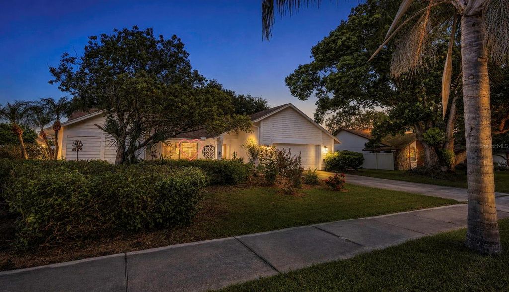 Image 1 of property listing at 1620 COUNTRY LANE, Dunedin, FL 34698