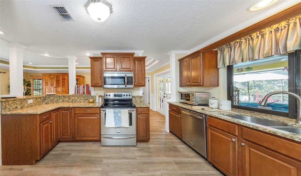 Image 14 of property listing at 1620 COUNTRY LANE, Dunedin, FL 34698