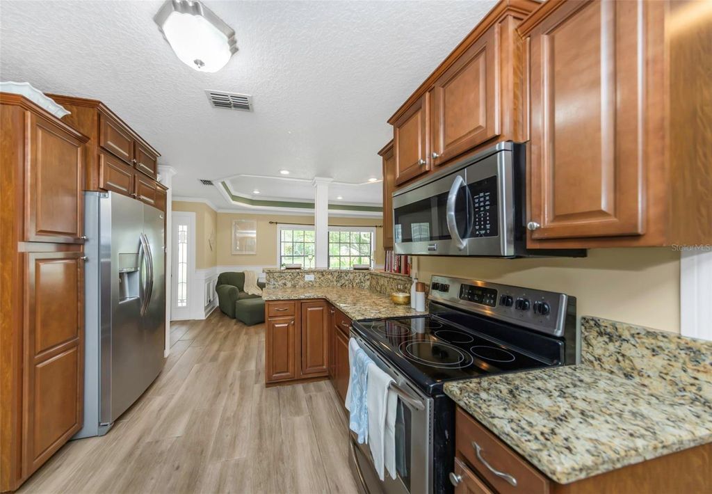 Image 15 of property listing at 1620 COUNTRY LANE, Dunedin, FL 34698