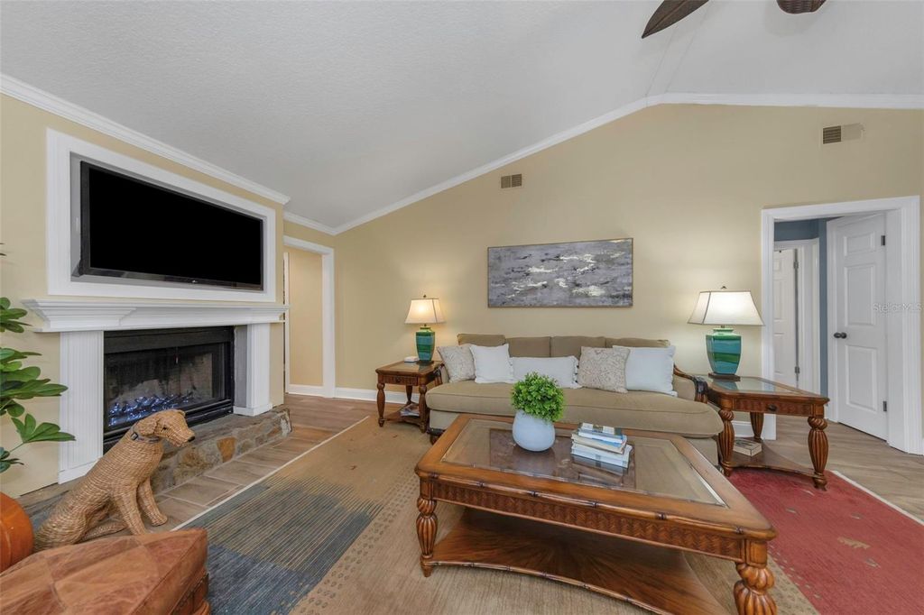 Image 16 of property listing at 1620 COUNTRY LANE, Dunedin, FL 34698
