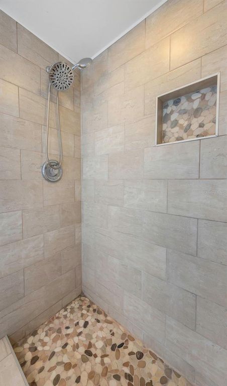 Image 25 of property listing at 1620 COUNTRY LANE, Dunedin, FL 34698