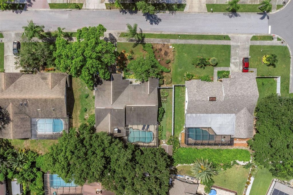 Image 4 of property listing at 1620 COUNTRY LANE, Dunedin, FL 34698