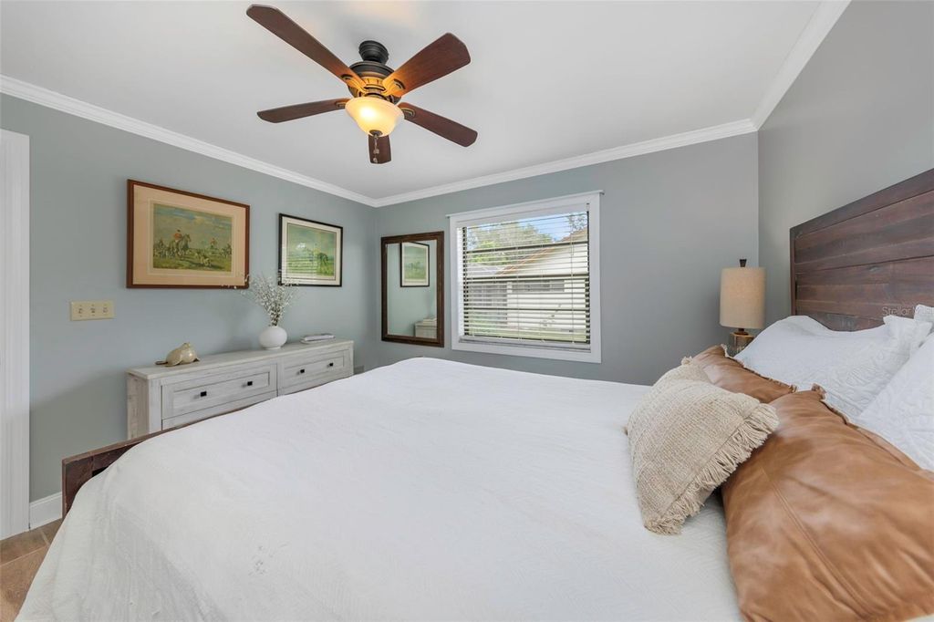Image 40 of property listing at 1620 COUNTRY LANE, Dunedin, FL 34698